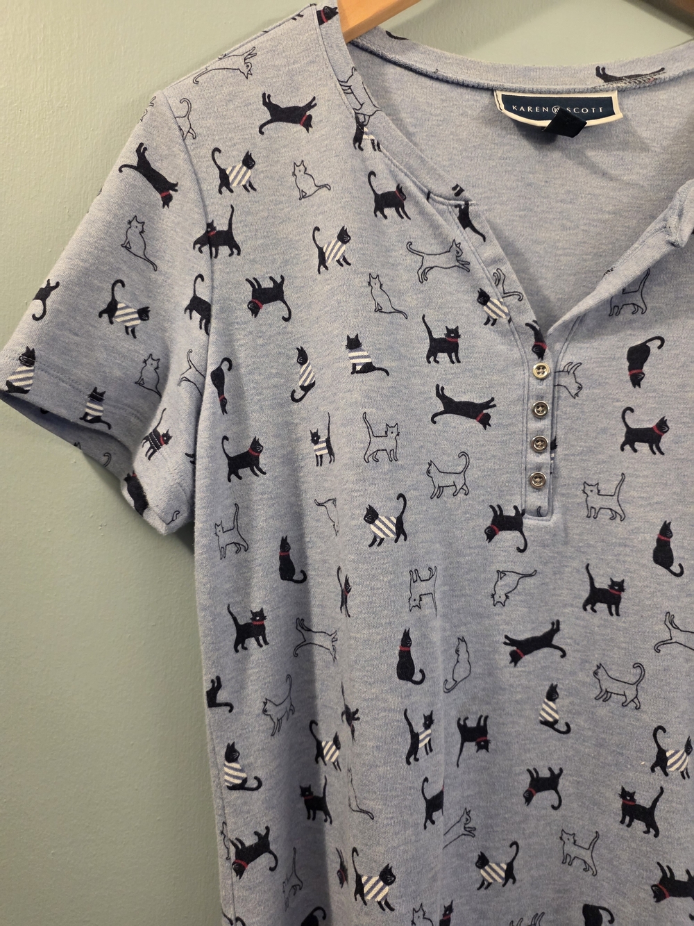 Karen Scott Light Blue Cat Print Short Sleeve Henley Top - Picture 4 of 7